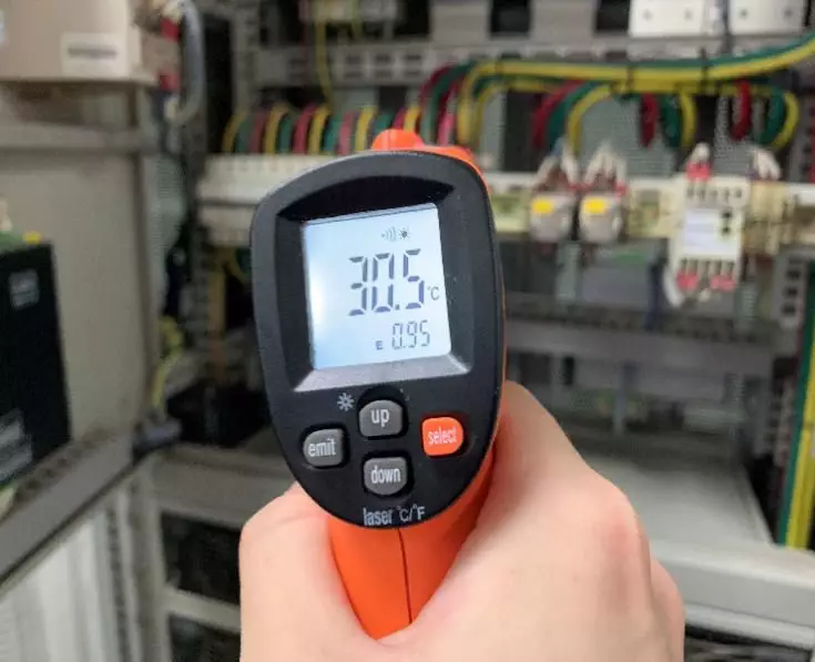 设备所处环境的温度检测